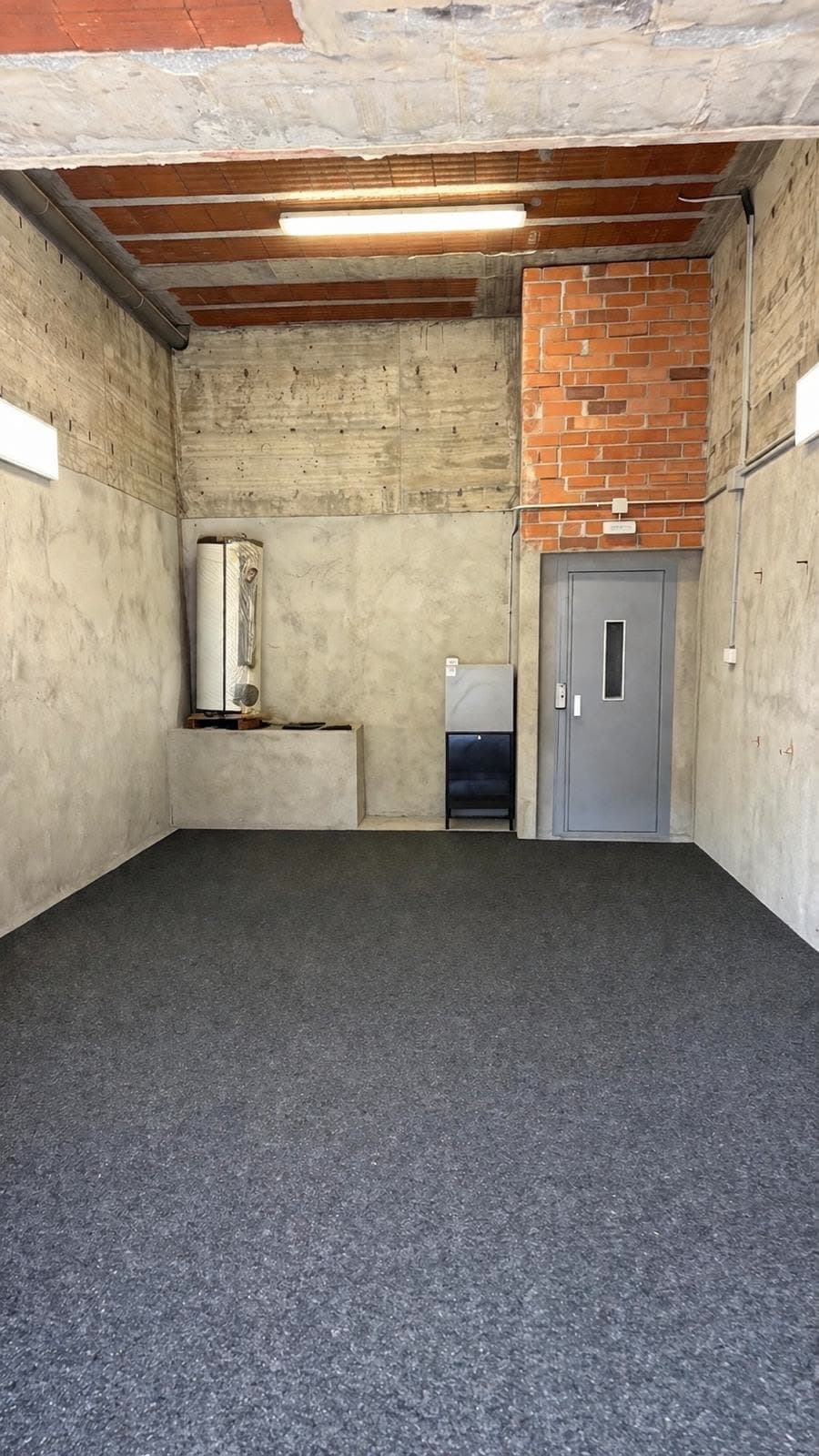 Dormitorio con armario empotrado